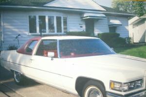 1976 Coupe Deville Cadillac White/Red Vinyl half top Photo