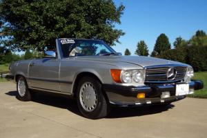 The Classic Mercedes-Benz 560SL Roadster w/ Removable Hardtop 560 SL Convertible