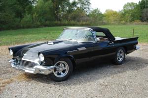 1957 FORD THUNDERBIRD     BIG BLOCK POWER     LEATHER INTERIOR     TWO TOPS