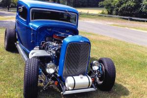 1932 FORD 5 WINDOW COUPE