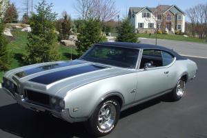 1969 OLDSMOBILE 442 - NUMBERS MATCHING * TWO TONE SILVER/BLACK  *400 c.i. ENGINE Photo