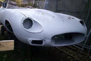  E-type series 2 Roadster 1970 RHD British car stripped down most parts here 