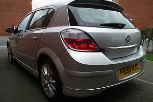 ** Silver Vauxhall Astra 1.9 CDTi 16v 150 ps bhp 2005 (55) Design Mileage 64,127 Photo