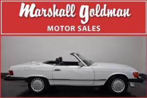 BEAUTIFUL1986 MERCEDES 560SL IN WHITE WITH NAVY 33,000 MILES