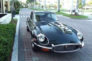 1971 JAGUAR 2+2 SIII V12 COUPE. RACING GREEN/BISQUIT LEATHER. STICK SHIFT, AC.