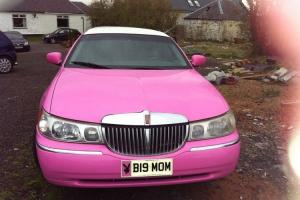 Pink Lincoln town car limousine 8 seater Photo