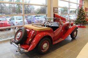 1952 MG TD RED WITH TAN INTERIOR COMPLETELY RESTORED Photo