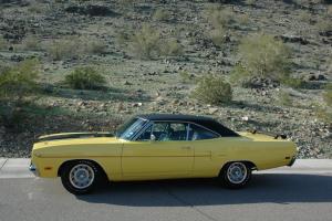 Plymouth Road Runner 1970 440 6 pack yellow, black and silver interior