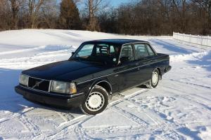 VOLvo 240 Clean NOO Rust, No Reserve, Low Mileage, Southern car, 5speed optional Photo