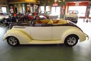 1937 Ford Cabriolet Convertible Street Rod, 350 700-R4 Overdrive, Vintage Air AC