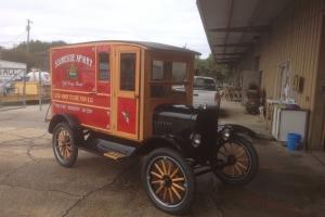 1924 Ford Model T grocery delivery truck