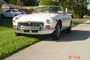 GEORGEOUS  MGB 1973 - Perfect Color combination Photo