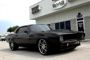 1969 CHEVROLET CAMARO WIDE BODY RETRO MOD ON 2004 CORVETTE Z06 CHASSI