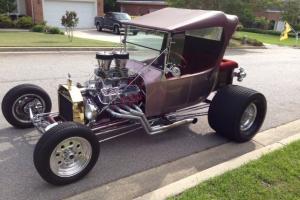 1923 Ford Model T, burgundy in color, with removable top Photo