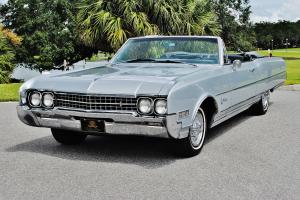 Oldsmobile : Ninety-Eight Simply mint