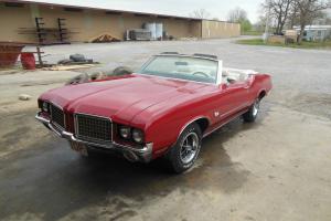 1972 Oldsmobile Cutlass Convertible red/white top automatic