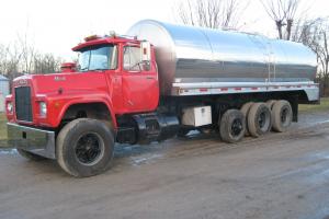 1981 Mack Tanker Truck stainless steal tank, milk or water Photo