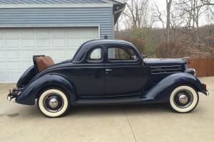1936 Ford Deluxe Coupe Photo