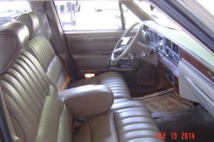 1988 Lincoln Town Car Signature Sedan 4-Door 5.0L
