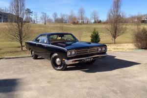 Plymouth : Road Runner Base 2 door coupe Photo