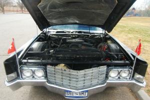 Cadillac : Fleetwood limousine with partition window Photo