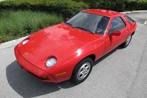 PORSCHE 928 IN SHOWROOM CONDITION!! ONLY 46,000 MILES!! LOOKS & RUNS LIKE NEW!!! Photo