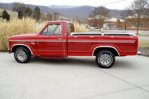 1985 FORD F-150 XLT LARIAT.. 1 FAMILY OWNED .. 33K ACTUAL MILES. GARAGE KEPT.