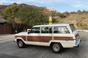 1986 Jeep Grand Wagoneer w/wood paneling White Tan RESTORED V8 Woody LOW MILES!! Photo