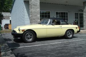 1977 MGB TWO-TOPS OVERDRIVE Photo