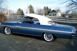 1962 oldsmobile starfire convertible blue with white top