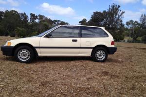 1988 Honda Civic hatchback standard 4 spd LOW MILES!! 19,500 Photo