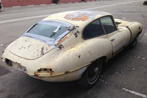 1967 JAGUAR E-TYPE COUPE. SERIES ONE. 4.2 LITERS. COMPLETE CAR FOR RESTORATION Photo