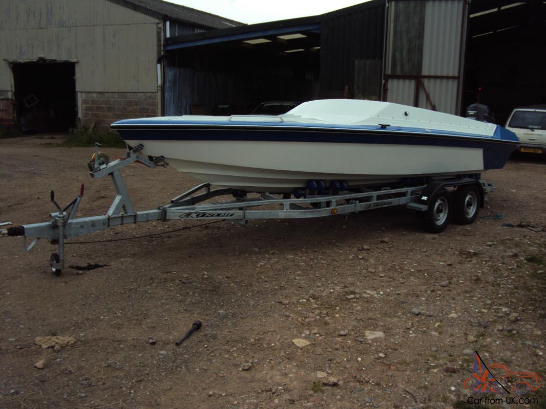 RING 21 OFFSHORE POWERBOAT WITH 225HP MERCURY ENGINE AND EXTREME TRAILER