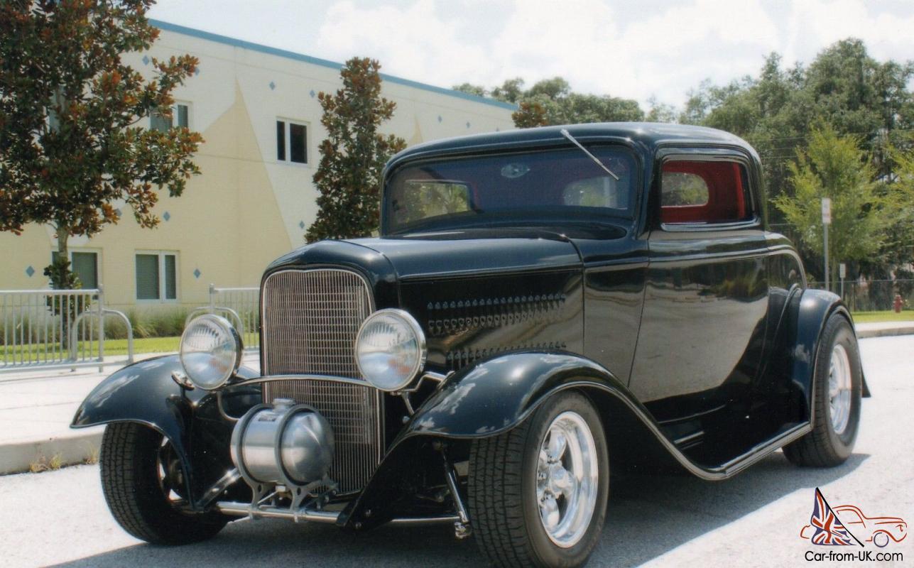 1932 Ford 3 window interior #7