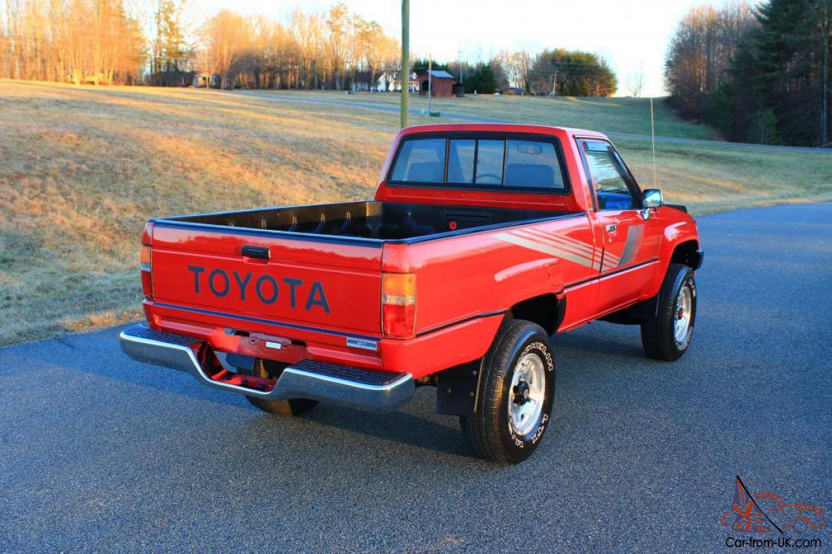 87' TOYOTA 4x4 PICKUP**22R**A/C!!! **FREE SHIPPING**TIME CAPSULE**HILUX