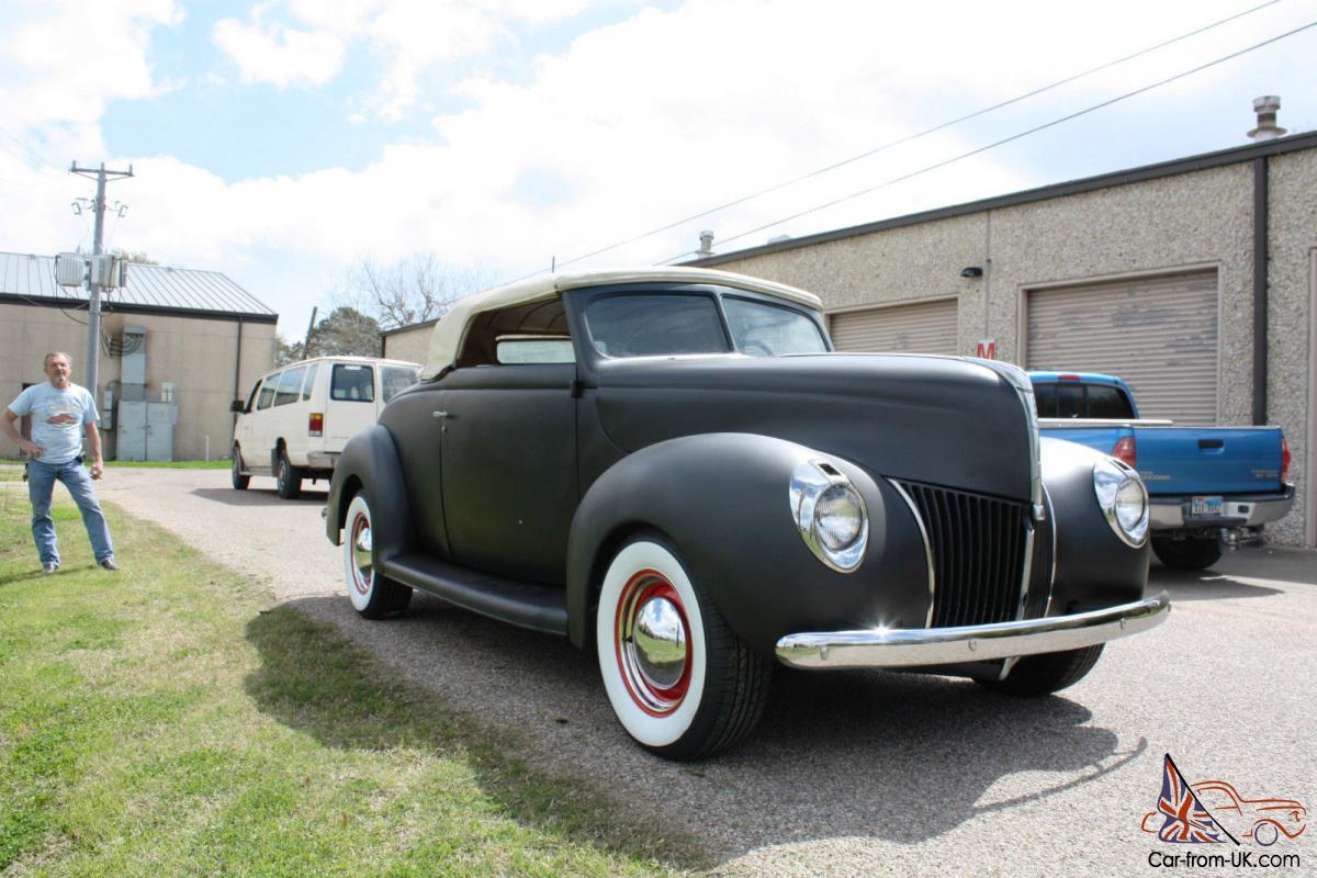 1939 Ford coupe with rumble seat