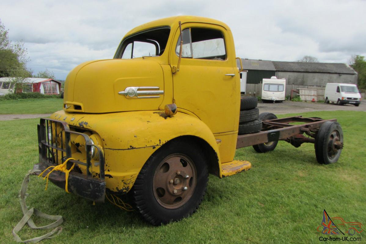 1952 Ford flatbed truck