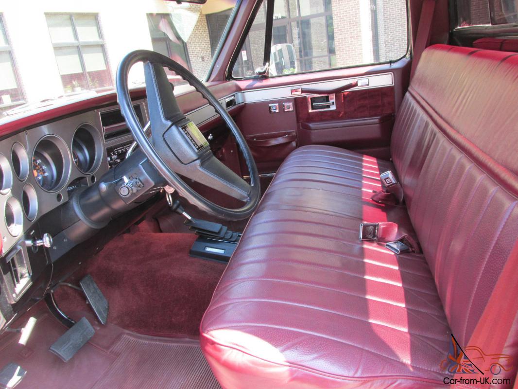 1986 Chevrolet Silverado C-10, 4wd,black w/ red interior, 26,400